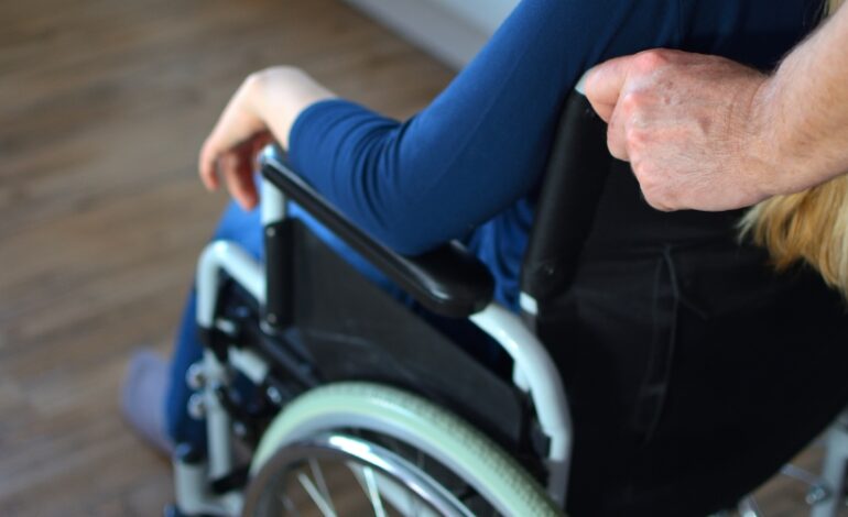 La proposition de loi vise à aider les malades de Charcot qui font face à différents handicaps.