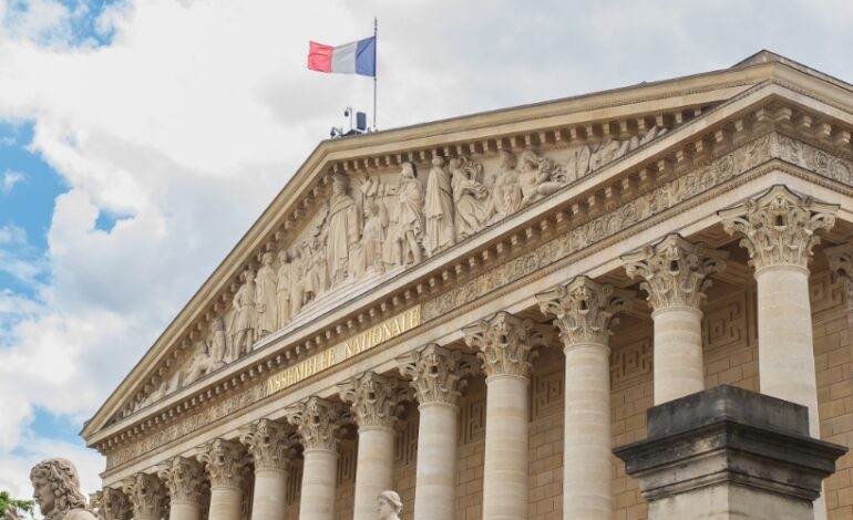 Le 17 janvier 1975, la France adopte la loi sur l'interruption volontaire de grossesse (IVG), portée par la ministre de la Santé de l’époque, Simone Veil. Retour sur cinquante ans de combat en faveur du droit à l’avortement en France.