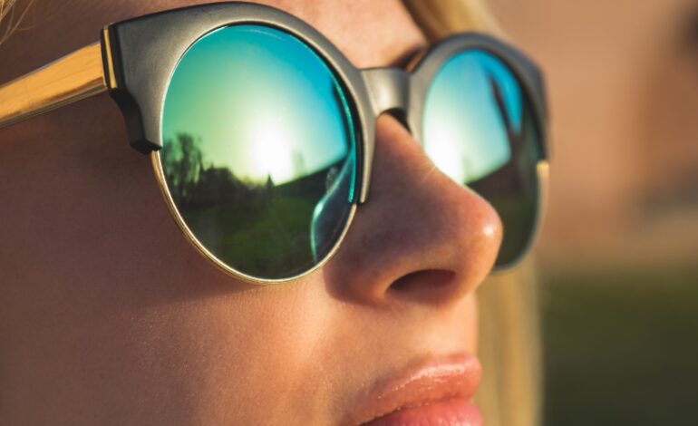 Selon le Baromètre 2025 de la santé visuelle publié par l’Association nationale pour l’amélioration de la vue, les Français sont nombreux à ne pas prendre soin de leurs yeux. Qu’elles soient correctrices ou solaires, les lunettes sont encore trop peu portées, alors qu’elles demeurent essentielles pour rester en bonne santé.