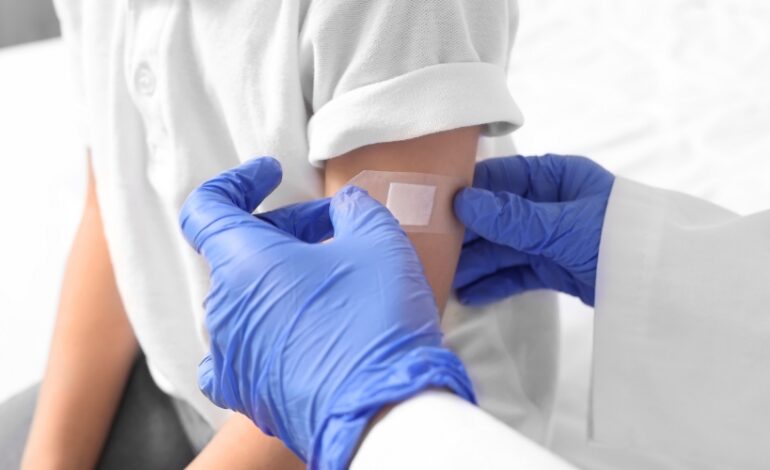 Dès la rentrée, les élèves de 5e pourront se faire vacciner gratuitement contre les méningocoques ACWY au sein des établissements scolaires.