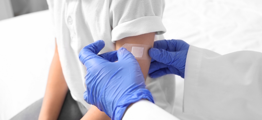 Dès la rentrée, les élèves de 5e pourront se faire vacciner gratuitement contre les méningocoques ACWY au sein des établissements scolaires.