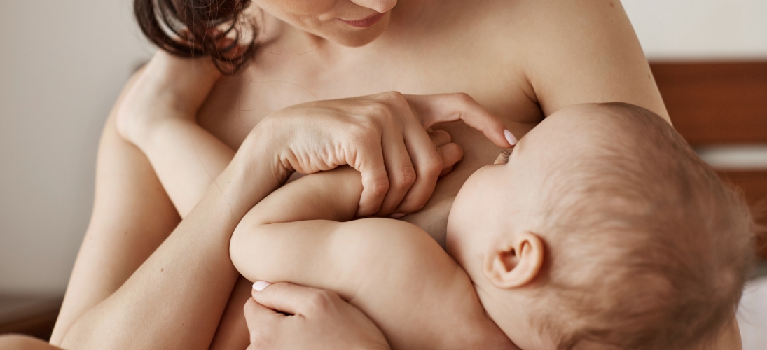 Le peau à peau favorise le développement cognitif des enfants prématurés