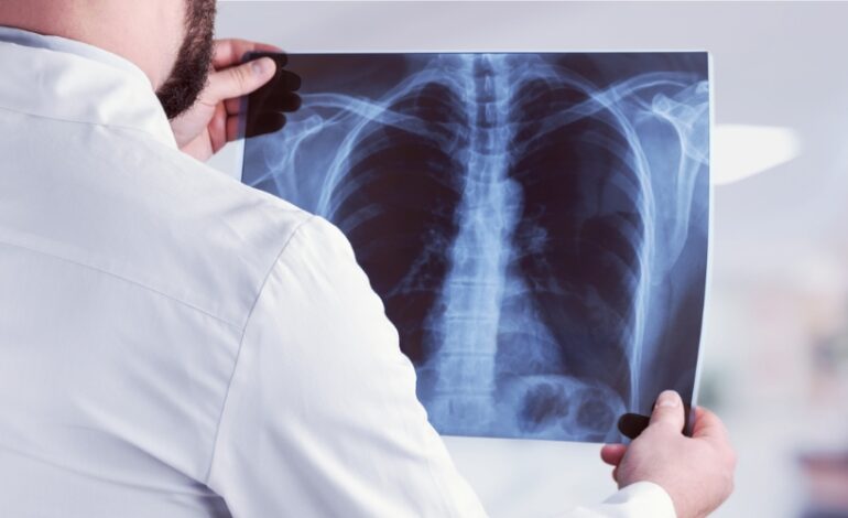 Pour lutter contre infections respiratoires aiguës (grippe, Covid-19, bronchiolite), la vaccination et les gestes barrières sont importants.