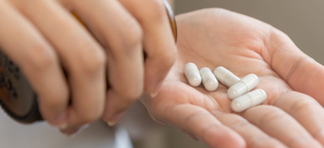 Les irrégularités dans le secteur des compléments alimentaires sont nombreuses. Un tiers des contrôles présente ainsi au moins une non-conformité, liée à des dosages erronés ou à des pratiques commerciales trompeuses.