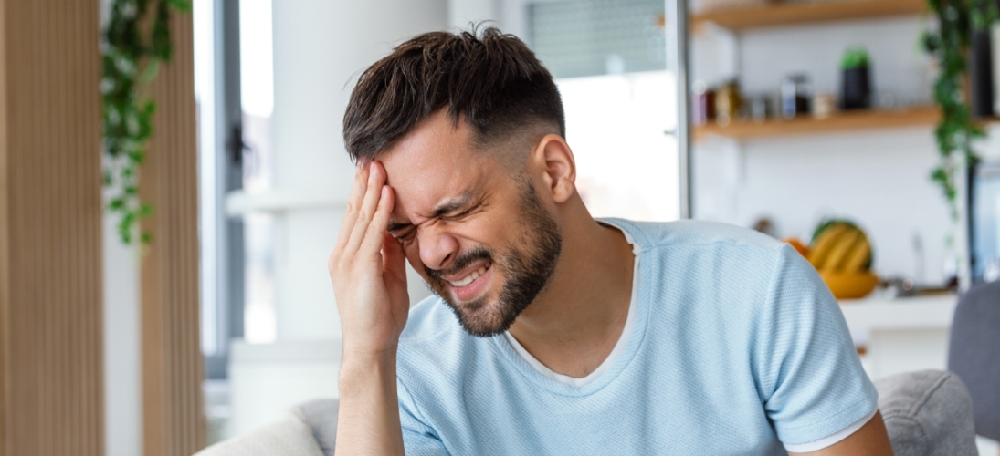 La migraine ne se résume pas à une douleur passagère. C’est une maladie neurologique invalidante qui perturbe la vie quotidienne.